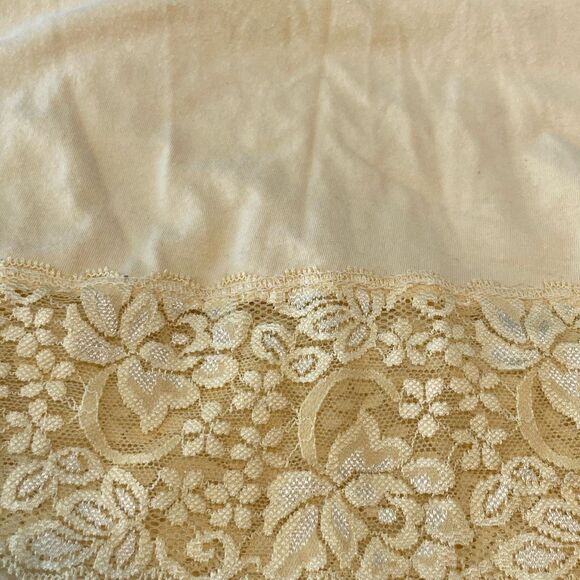 Energie Camisole Tank Top Buttery Yellow Knit Lace Trim Shelf Bra Spaghetti Stra - Picture 4 of 6